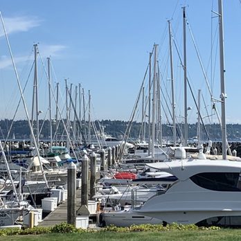 Maggie Bluffs - The view is awesome! - Seafood Near Me - Seattle, Washington Maggie Bluffs - The view is awesome! - Seafood Near Me - Seattle, Washington