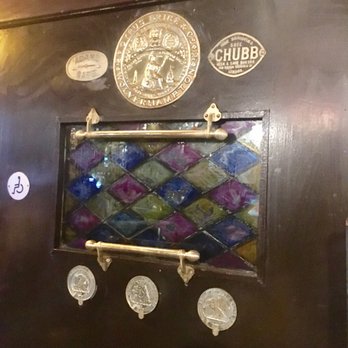 WHISKI Bar & Restaurant - Bits of history everywhere! - British Near Me - Edinburgh, EDH WHISKI Bar & Restaurant - Bits of history everywhere! - British Near Me - Edinburgh, EDH