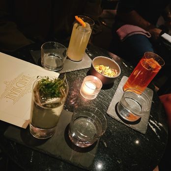 Handshake Speakeasy Bar - Guava-Jasmine, Piña Colada, Salt and Pepper cocktails - Cocktail Bars Near Me - México, D.F., DIF