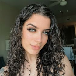 Aida’s Lash studio