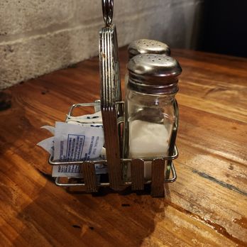 Blue Crab Grill - Grungy, dirty, half filled, unconcerned - Seafood Near Me - Laurel, Mississippi