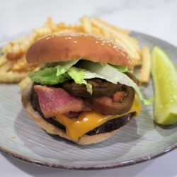 PAZZA - Beef burger with fries - excellent
