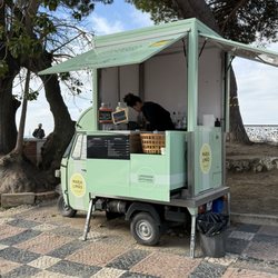 Miradouro da Senhora do Monte - Tuk tuk food truck