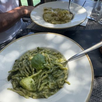 La Posada - Pasta with pistachio and gamba cruda and pesto pasta with potatoes and green beans - Seafood Near Me - Corniglia, SP