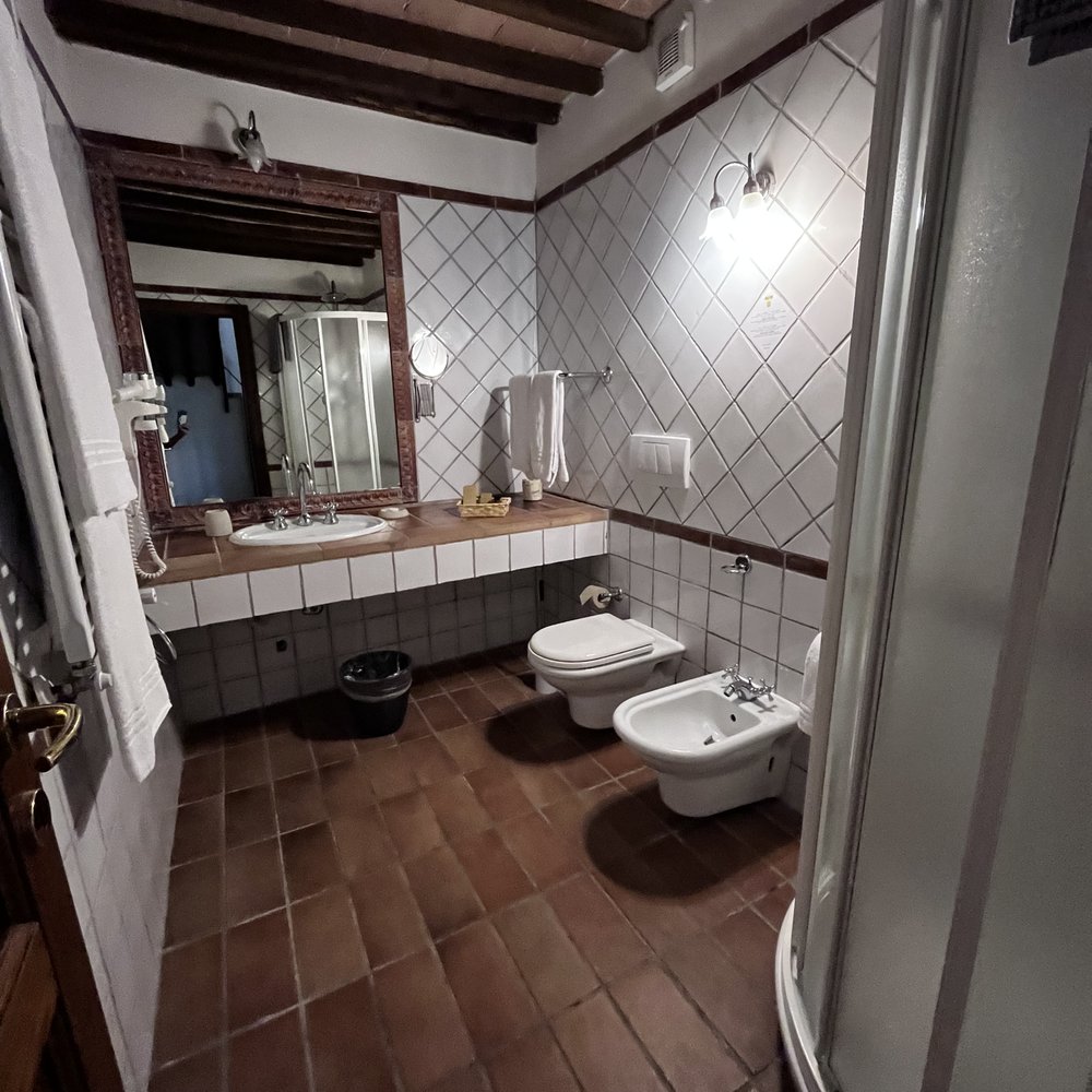 Abbadia Sicille - Two-bedroom suite bathroom - Bed & Breakfast Near Me - Trequanda, SI