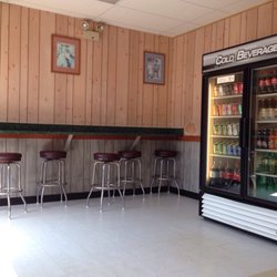 Spiro's II - Seating area, beverages (and just out of frame, chips)