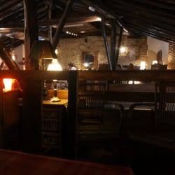 Caldea - El restaurante es como una casita rustica de piedra y madera, muy acogedor, muy intimo, muy cálido