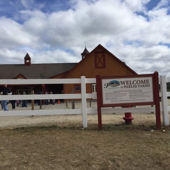 Parlee Farms - Entrance to Parlee Farms - Farmers Market Near Me - Tyngsboro, Massachusetts