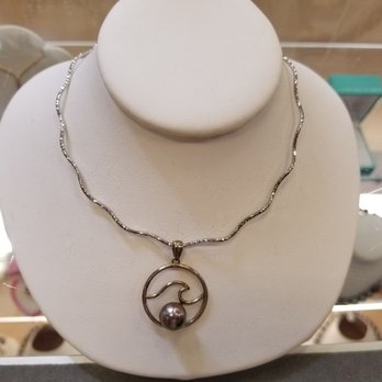 Around The Pearl - Cool artwork - Jewelry Near Me - Honolulu, Hawaii Around The Pearl - Cool artwork - Jewelry Near Me - Honolulu, Hawaii