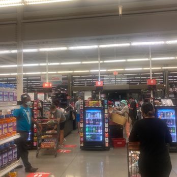 H-E-B - Long wait, only 2 registers open - Grocery Near Me - Houston, Texas