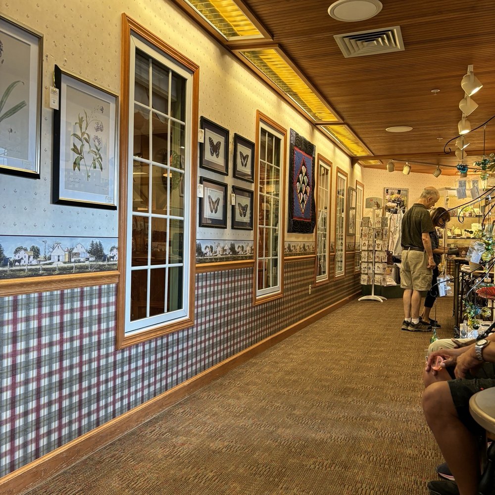 Das Dutchman Essenhaus - Hallway - Bakeries Near Me - Middlebury, Indiana