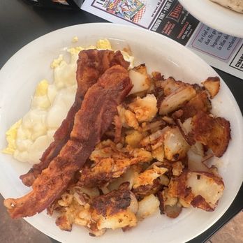 The Cracked Egg Cafe - Bacon, Eggs, Home Fries - Breakfast & Brunch Near Me - Galloway, New Jersey