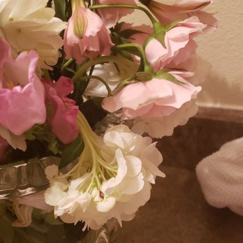 Haggen - Wilted flowers I just bought lastnight! It's only been like 9 hrs!!! - Grocery Near Me - Auburn, Washington