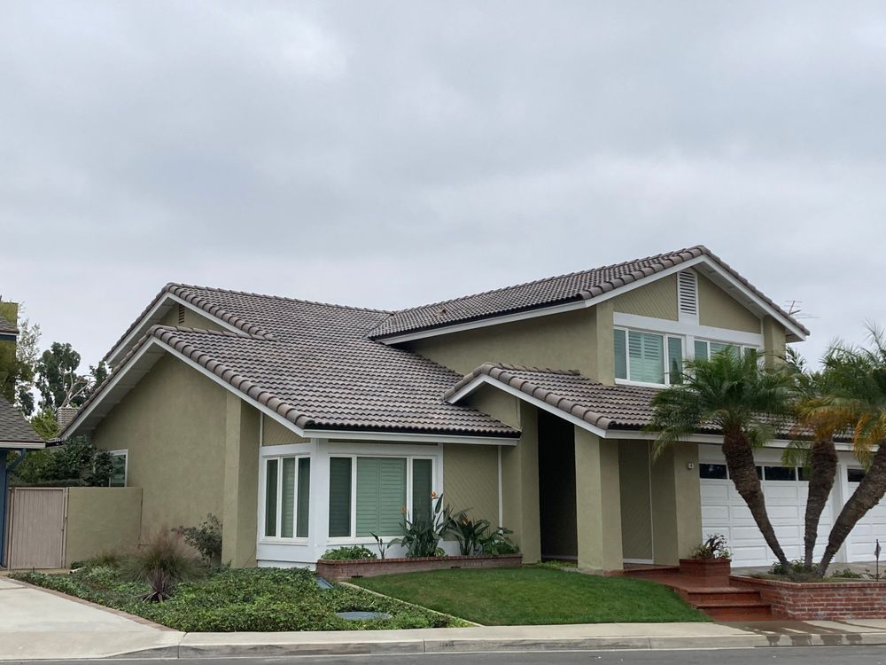 Slide of Wences Roofing Team