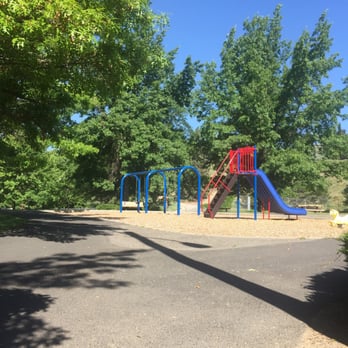 Emerson Park - Swings at Emerson Park - Parks Near Me - Spokane, Washington