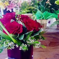 Holly's Gardens and Florist