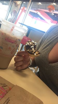 Dunkin' by null