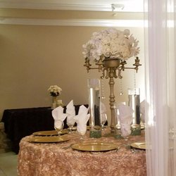 Cindy's Palace Banquet Hall - Table decor