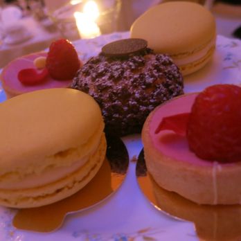 The Ritz Restaurant - regular sweets - British Near Me - London, XGL The Ritz Restaurant - regular sweets - British Near Me - London, XGL