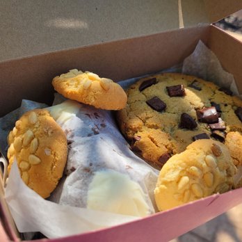 Meriano's Cannoli Truck - Cookies! - Food Trucks Near Me - Madison, Connecticut Meriano's Cannoli Truck - Cookies! - Food Trucks Near Me - Madison, Connecticut