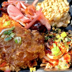 Aloha Golf and Coffee Lounge - Spicy pork belly, Korean chicken, Mac salad & spicy ahi poke over kimchi fried rice-Nothin But Grindz truck at Aloha Golf event
