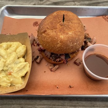 The Smoky Mug - Mac 'N Cheese and Brisket sandwich with espresso bbq sauce - Barbeque Near Me - Richmond, Virginia The Smoky Mug - Mac 'N Cheese and Brisket sandwich with espresso bbq sauce - Barbeque Near Me - Richmond, Virginia