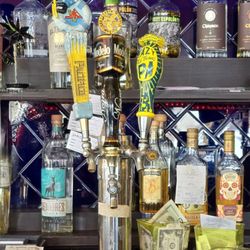 Los Mariachis - Beers on tap and tequilas on display
