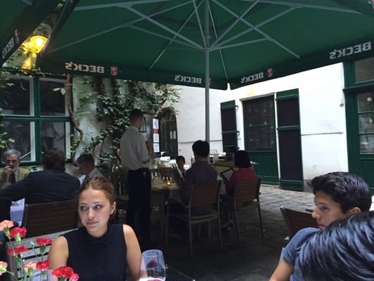 ef16 Restaurant Weinbar by null