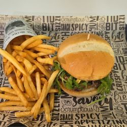 York Burst Burger - Bulgogi Burger & fries