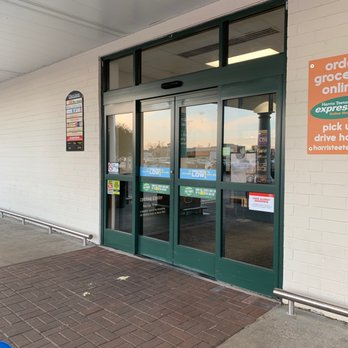 Harris Teeter - Entrance - Grocery Near Me - Fayetteville, North Carolina