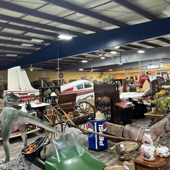 Picking & Grinning - Antiques Near Me - Montross, Virginia