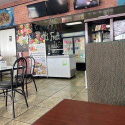 Tutti Frutti Y Mas - Very cute place! The service staff were very sweet! And also helpful ! Very accommodating! Very clean as well!