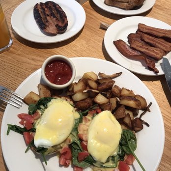 Parkside Cafe - American Near Me - Stinson Beach, California