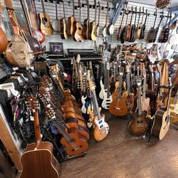 Full Circle Music - Guitars galore