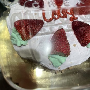 Cold Stone Creamery - Sloppy mess, and icy cake and ice cream.  Horrible - Ice Cream & Frozen Yogurt Near Me - La Mesa, California