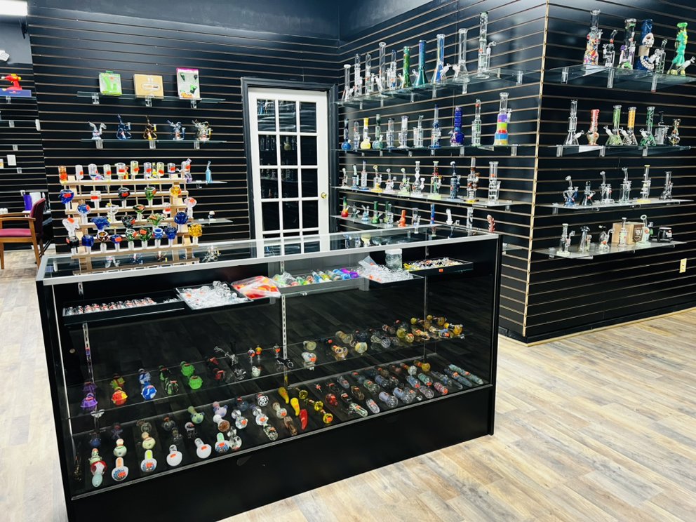 SMOKE & CIGAR Updated September 2024 26 Photos 413 Thompson Creek