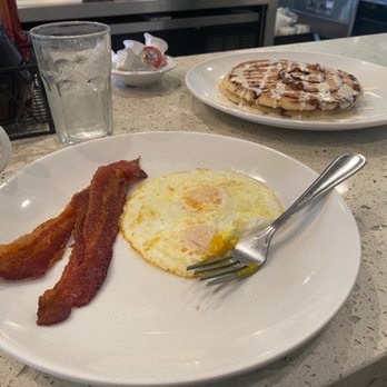 Broken Yolk Cafe - cinnamon pancakes with eggs and bacon - Breakfast & Brunch Near Me - Del Mar, California Broken Yolk Cafe - cinnamon pancakes with eggs and bacon - Breakfast & Brunch Near Me - Del Mar, California