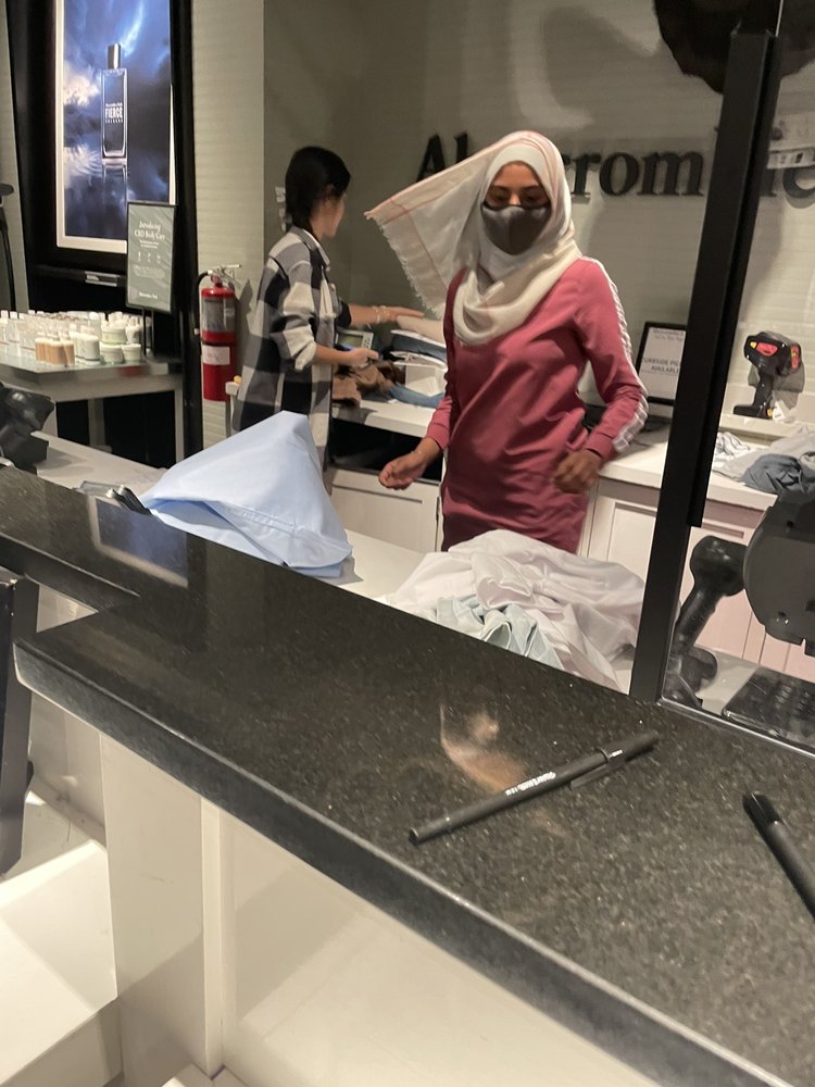 ABERCROMBIE & FITCH 15 Reviews 6623 Las Vegas Blvd S, Las Vegas