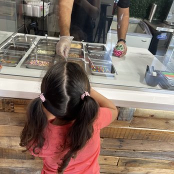 Midnight Cookies and Cream - Desserts Near Me - Miami, Florida Midnight Cookies and Cream - Desserts Near Me - Miami, Florida