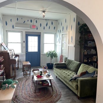 Bread & Roses - coloring stuff, puppets, a comfy couch and lots of kids books - Bookstores Near Me - Hyannis, Massachusetts
