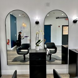 Salon Madison - Love these mirrors