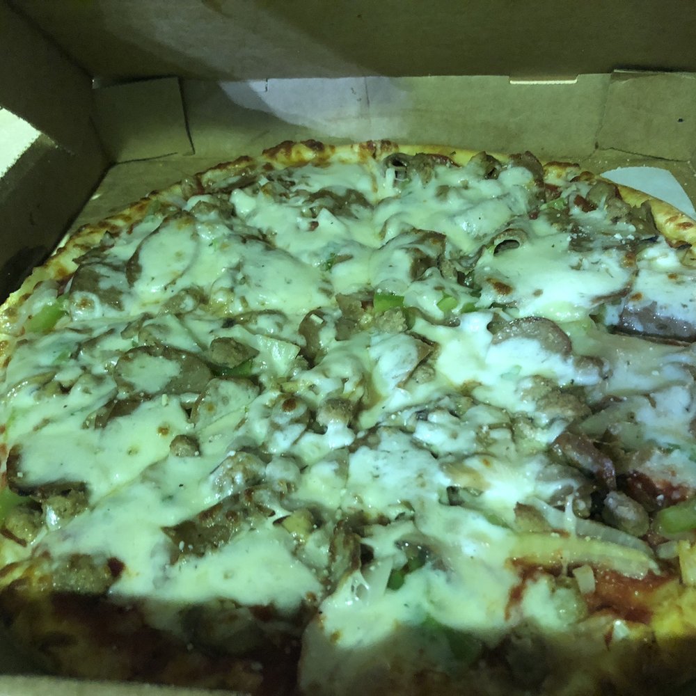 Alfredos of Summersville - Bad lighting, delicious pizza - Italian Near Me - Summersville, West Virginia Alfredos of Summersville - Bad lighting, delicious pizza - Italian Near Me - Summersville, West Virginia