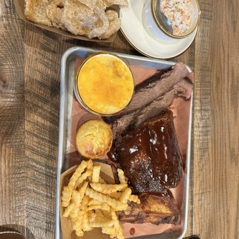 Myron Mixon - Brisket, ribs, and chicken... Mac and cheese and coleslaw was so yummy! - Barbeque Near Me - Gatlinburg, Tennessee Myron Mixon - Brisket, ribs, and chicken... Mac and cheese and coleslaw was so yummy! - Barbeque Near Me - Gatlinburg, Tennessee