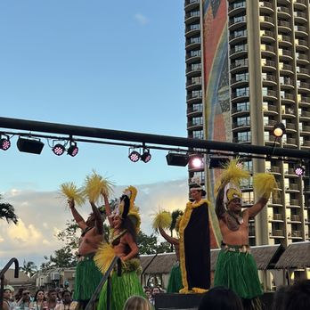 Waikiki Starlight Luau - Performing Arts Near Me - Honolulu, Hawaii Waikiki Starlight Luau - Performing Arts Near Me - Honolulu, Hawaii