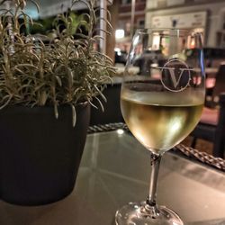 Vienna - Grüner Veltliner Federspiel, Domäne Wachau (0,2l/8,50 €)