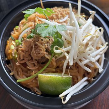 Pinto Thong Thai Cuisine - Chicken Pad Thai - Thai Near Me - Deptford, New Jersey