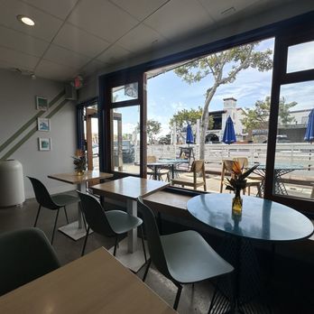 Bluestone Lane San Clemente Café - Large window - Breakfast & Brunch Near Me - San Clemente, California