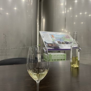 Lakeview Wine - a glass of wine and a bottle of wine - Wineries Near Me - Niagara-on-the-Lake, Ontario Lakeview Wine - a glass of wine and a bottle of wine - Wineries Near Me - Niagara-on-the-Lake, Ontario