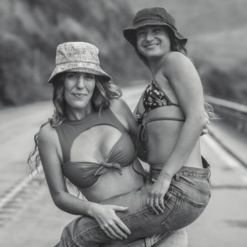 Exclusive Oahu Photography - Delaney and Kloey during their west side photo shoot - Session Photography Near Me Exclusive Oahu Photography - Delaney and Kloey during their west side photo shoot - Session Photography Near Me