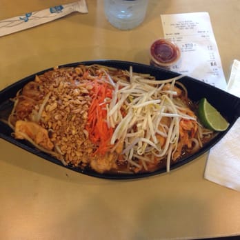 Cyclo Noodles - Chicken Pad Thai!!!! Yum!!! - Cambodian Near Me - Long Beach, California